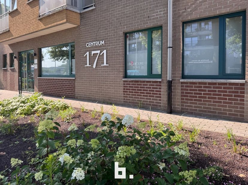 Praktijkruimte/kantoor te huur op langs de Maalse Steenweg in Sint-Kruis. De ruimte maakt deel uit van een verzorgd praktijkgebouw.<br />
Kenmerken<br