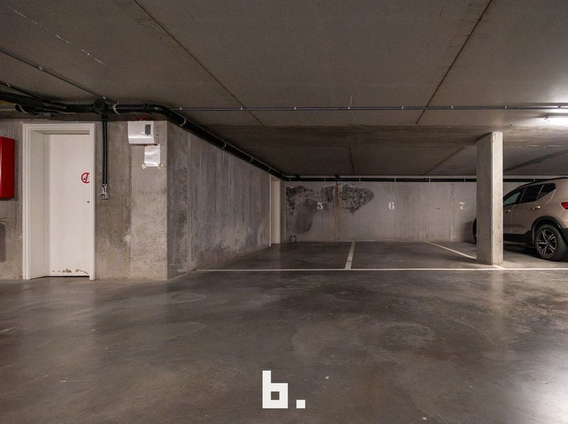 Garage à vendre
                    à 8200 Sint-Andries