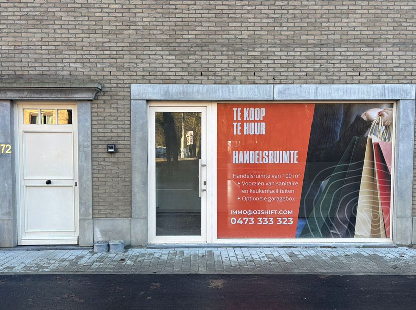 Polyvalente handelsruimte te Averbode, momenteel ingericht als tandartspraktijk. Het omvat 2 ruime kamers, een wachtzaal, badkamer met douche, toilet