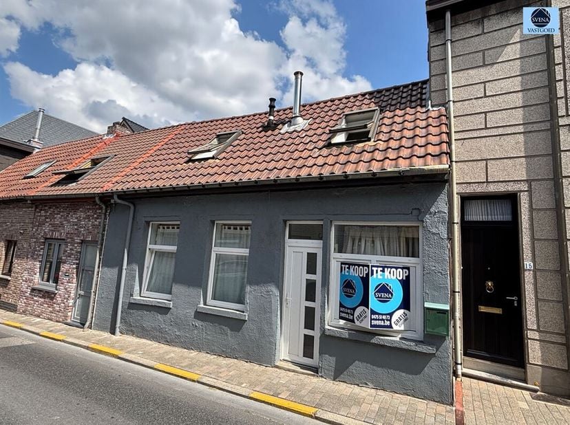 MAISON DE PREMIER ACCÈS PRÊTE À EMménager OU INVESTISSEMENT INTÉRESSANT AVEC 2 CHAMBRES<br />
Prix indicatif : 139 000 euros<br />
Cette maison bénéfi
