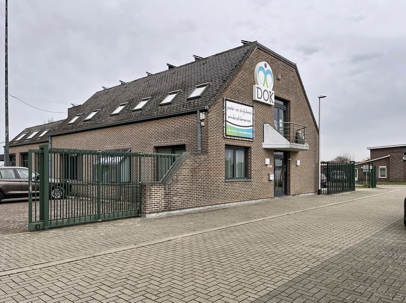 Bien professionnel à louer
                    à 3640 Kessenich