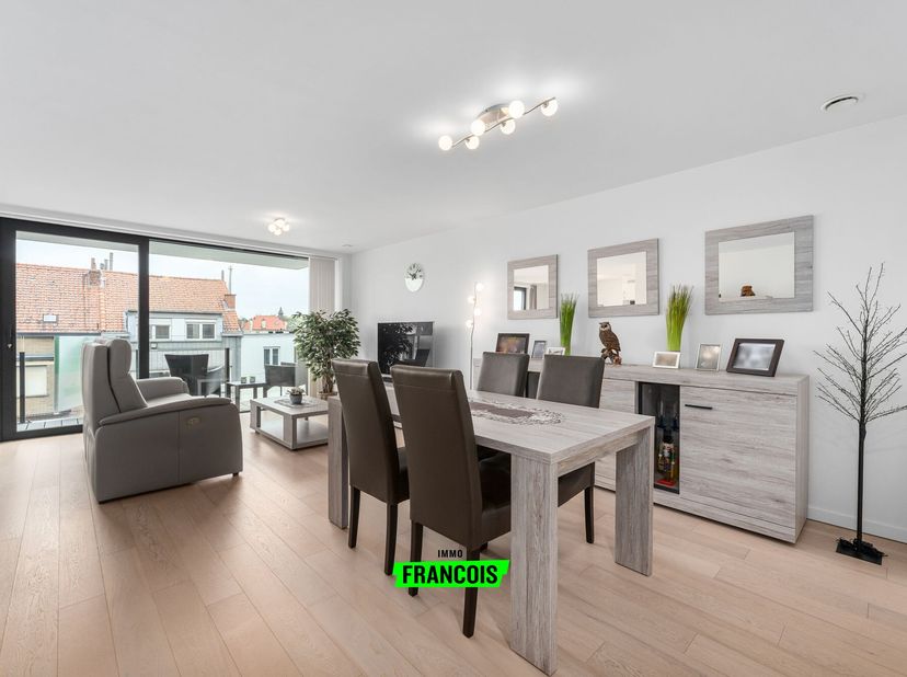 Gelegen aan de Kerkstraat 325 biedt dit recent appartement in een kleinschalige residentie (bouwjaar 2018) een uitstekende kans voor wie op zoek is na