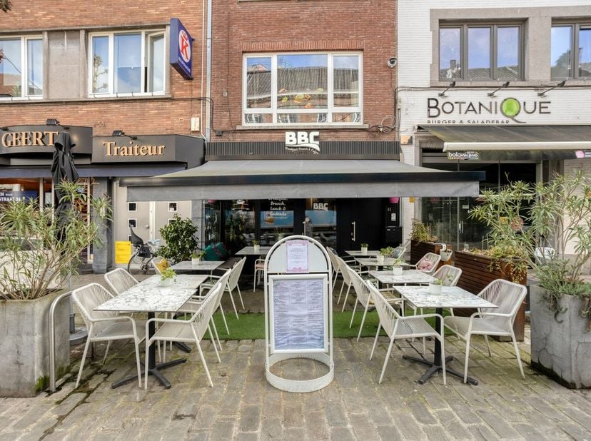 Bien professionnel à remettre
                    à 3500 Hasselt