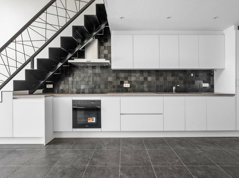 Celles, op amper 5 km van Avelgem en 15km van Doornik !<br />
<br />
In dit voormalig kloostergebouw werd deze woning gecreëerd en gerenoveerd van kop