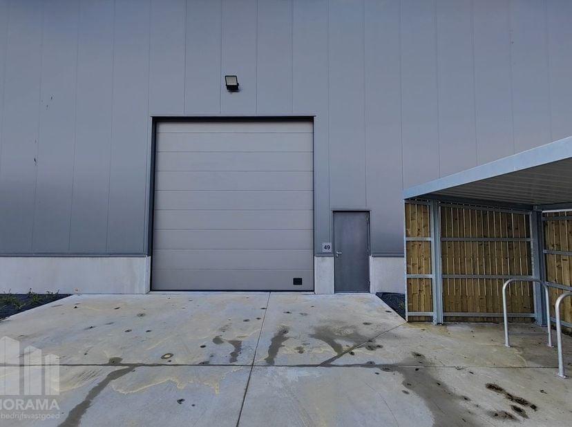 Nieuwe KMO-unit met een oppervlakte van 823 m². De nieuwe KMO-ontwikkeling 'PORTIS' bestaat uit 49 KMO-units met oppervlaktes tussen&amp;nbsp;164 m² en 1.