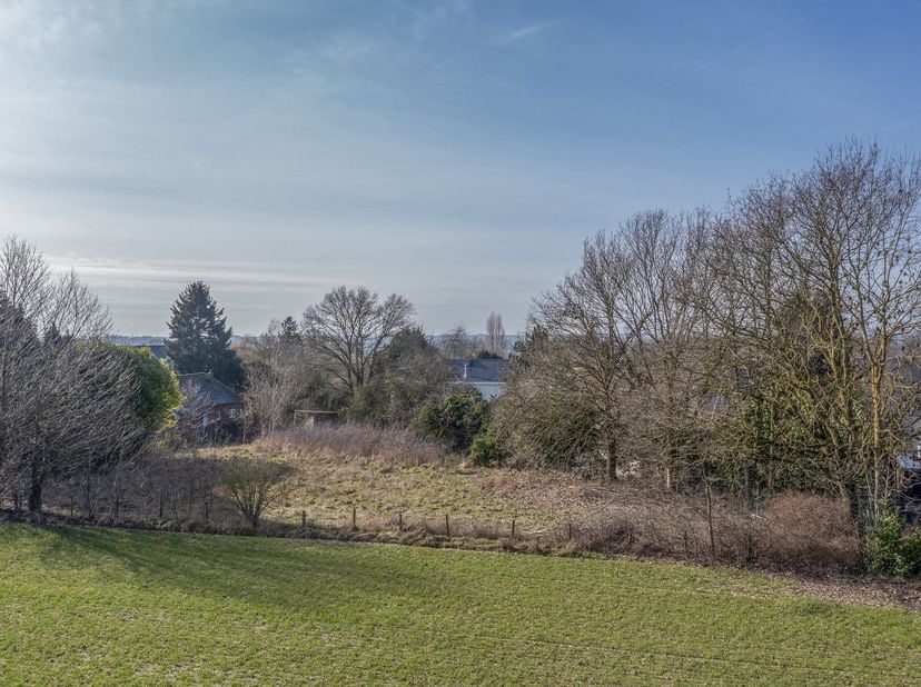 Exclusieve bouwgrond van 12a 72ca geschikt voor het bouwen van een villa.<br />
Groenzicht in combinatie met de nabijheid van invalswegen.<br />
<br /