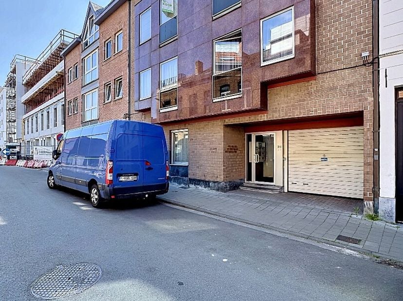 Dit appartement is gelegen op de 2de verdieping van een kleine residentie in het centrum van Leuven.<br />
Het appartement bestaat uit: lift - inkomha