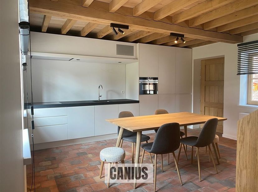 GERESTAUREERDE BEGIJNHOFWONING TE SINT-TRUIDEN<br />
Aan de stadsrand van Sint-Truiden, treffen wij op het Begijnhof deze unieke woning aan gelegen op