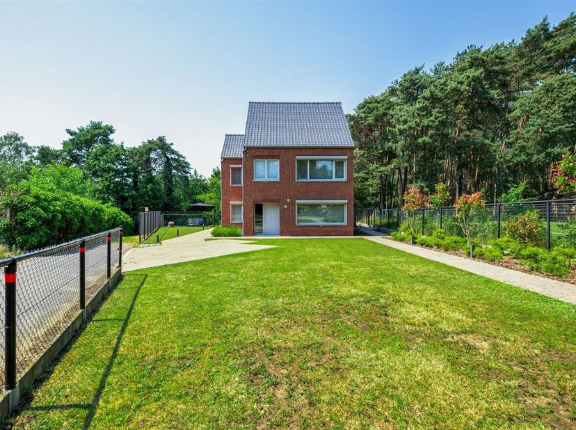 Maison familiale prête à emménager avec 4 chambres et un jardin ensoleillé, située dans une impasse tranquille<br />
Vous recherchez une maison prête