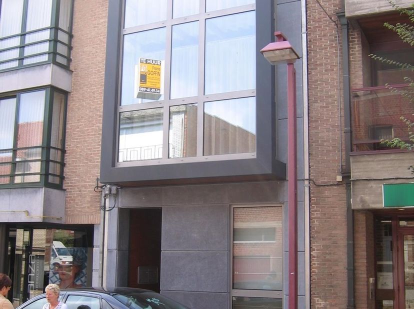 Graag uitsluitend reageren via de link:<br />
Stijlvol, luxueus ingericht duplex-appartement in centrum van Hoeselt, vlakbij het Dorpsplein. indeling:
