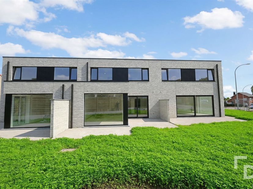 Huis te koop in Briekestraat 1A,
                    8900 Sint-Jan