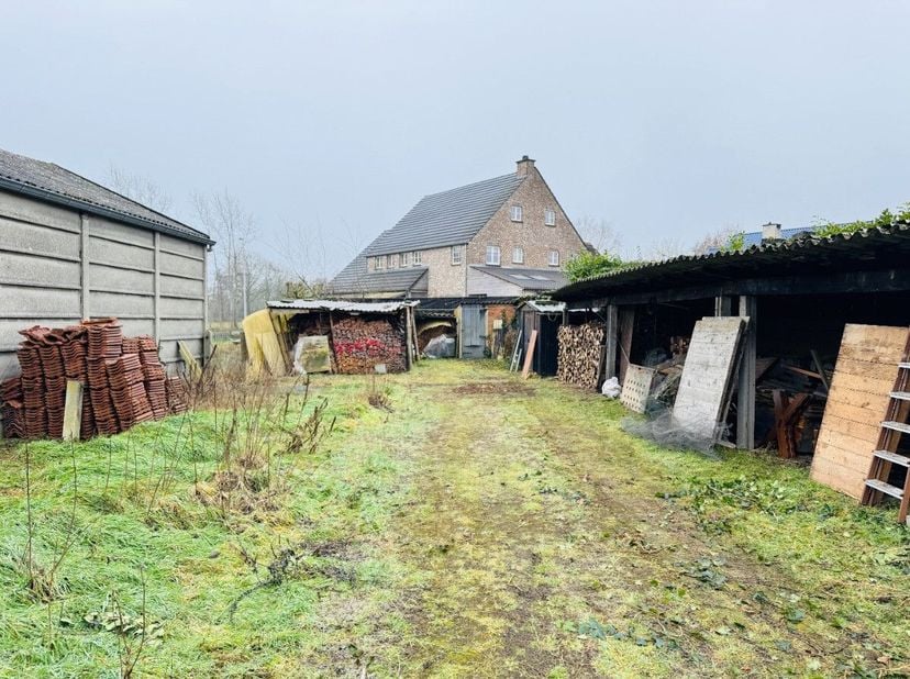 Gunstig gelegen bouwgrond van 6a10ca bestemd voor open bebouwing te Overpelt-Centrum. Deze bouwgrond valt onder het ruimtelijk beleidsplan "BPA Oost".