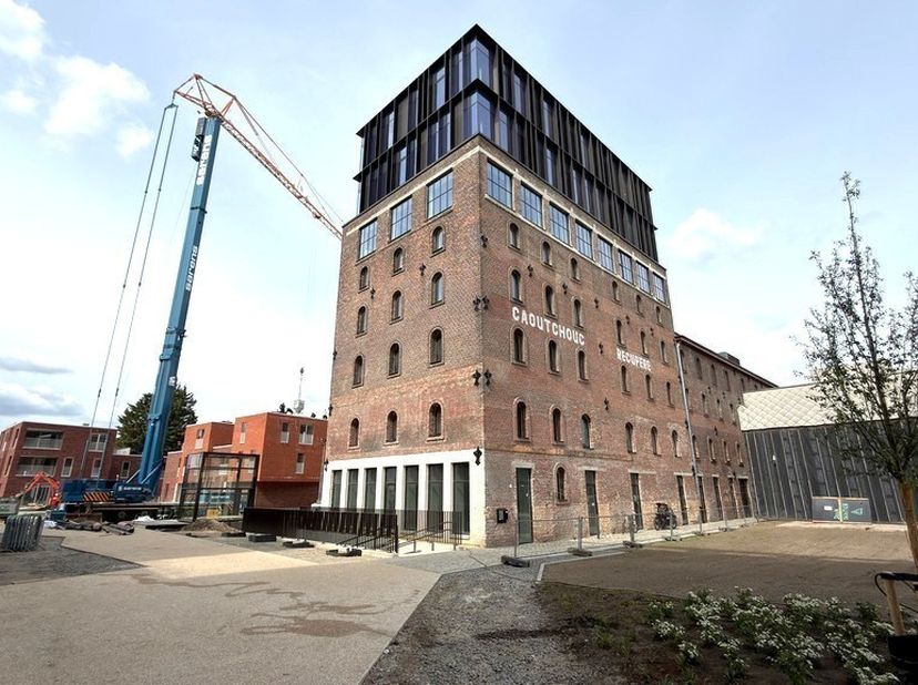 726m² nieuwbouw kantoren op 4e verdieping met 92m² uniek rooftopterras en prachtig zicht<br />
Ligging: in Malt district tussen de Postzegellaan en de