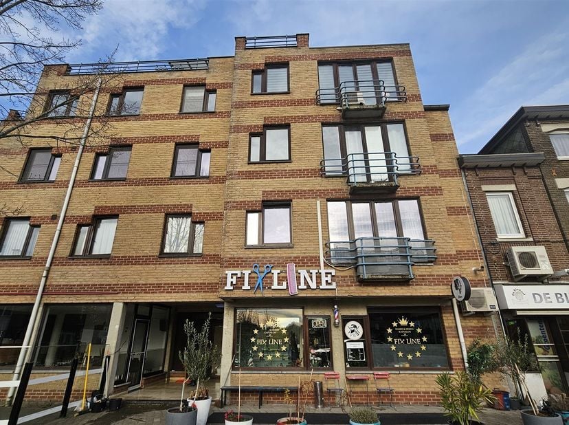 Uitstekend gelegen dakappartement met groot terras.<br />
<br />
Dit 2-slaapkamerappartement van 104 m² is gelegen op de 4e verdieping, aan de rand