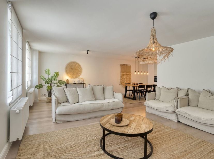 Ruim duplex-appartement (127m²) op de 3de en 4de verdieping van het volledig gerenoveerde gebouw residentie "Fifty-Eight". <br />
<br />
Dit gebouw is
