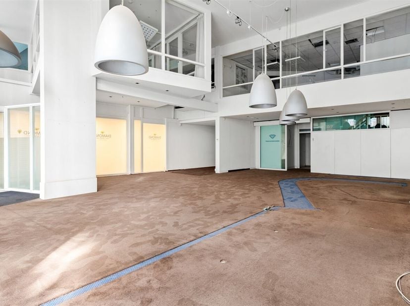 Riant commercieel pand met tal van invullingsmogelijkheden<br />
Ligging: Het pand op Appelmansstraat 33A bevindt zich in het bruisende hart van Antwe