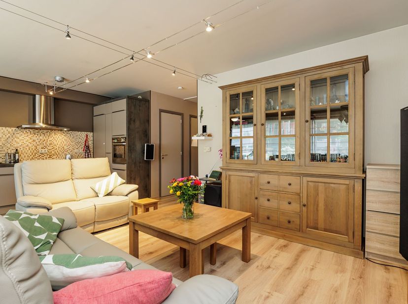 MODERN WOON- EN LEEFCOMFORT IN HOMBEEK<br />
<br />
Dit schitterende appartement van maar liefst 110m² is centraal gelegen Hombeek. Het biedt U de p