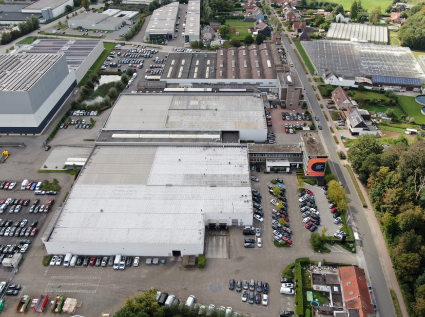 Te huur: magazijnruimte van 1316m² en kantoorruimte van 158m² en 277m² te Kontich, gelegen in de nabijheid van de E19-snelweg voor een efficiënte verb