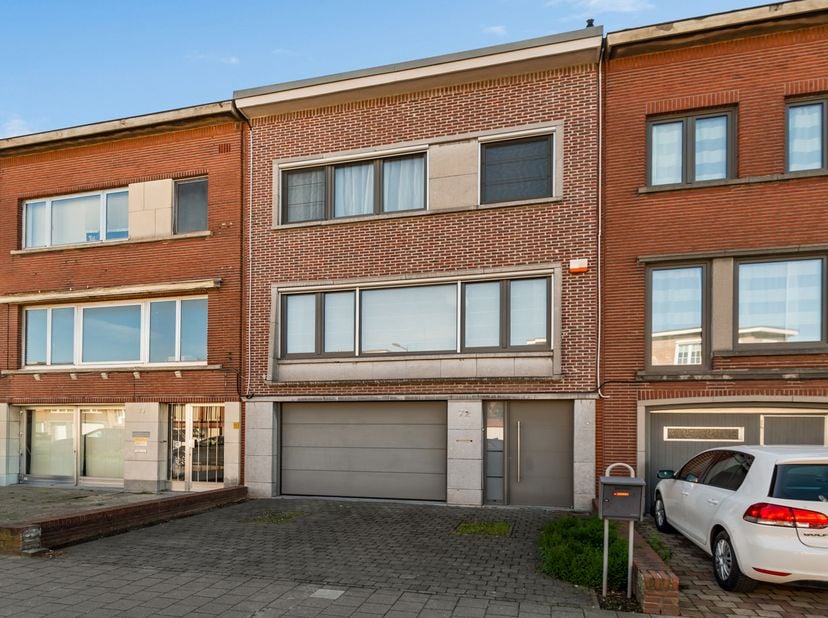 Interesse in deze prachtige bel-etage? Bekijk de virtuele toer en maak via Livitas.be ONLINE je afspraak.<br />
Op zoek naar een echt instapklare woni