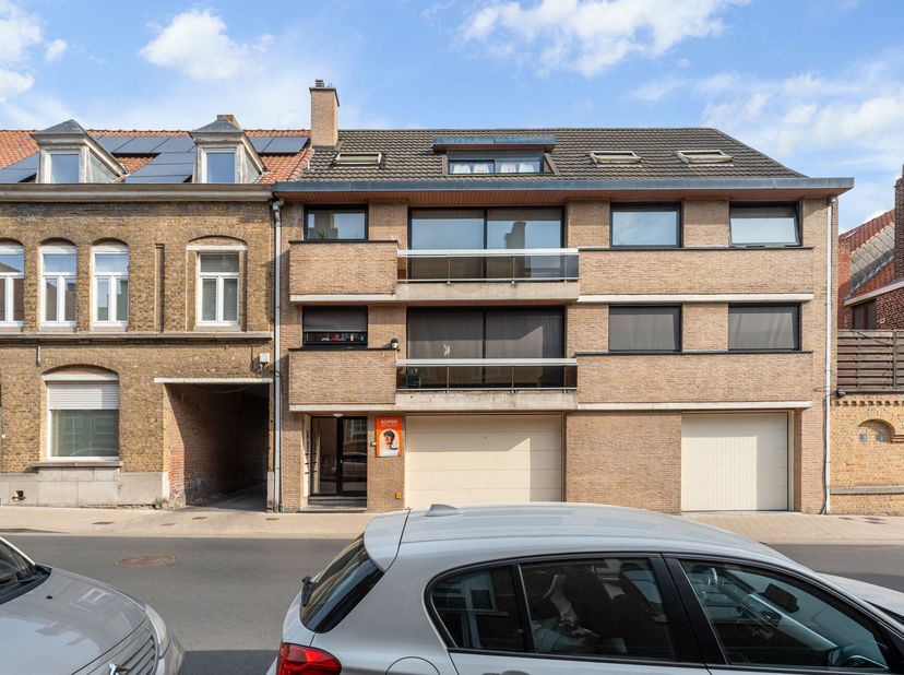 éénslaapkamer appartement in het centrum van Ieper.<br />
Centraal gelegen nabij scholen, voorzieningen en het station.<br />
Troeven:<br />
- EPC C<b