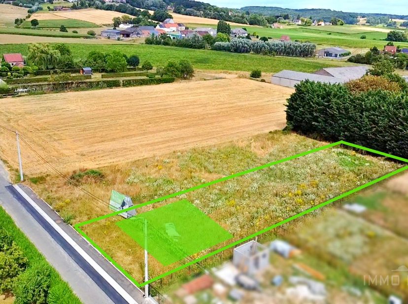 Op deze prachtige locatie in Amougies worden er 2 percelen aangeboden beide geschikt voor een open bebouwing. Bouwt U hier binnenkort uw droomhuis die