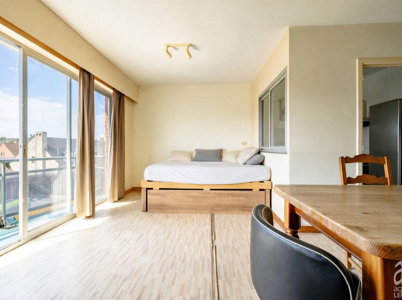En plein cœur de Leuze‑en‑Hainaut, l’Agence Leclercq vous présente cet appartement 2 chambres, idéal pour une première acquisition ou un investissemen