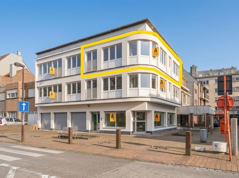 Instapklaar appartement met hoogwaardige afwerking<br />
<br />
Dit volledig vernieuwde appartement combineert comfort, stijl en een uitstekende liggi