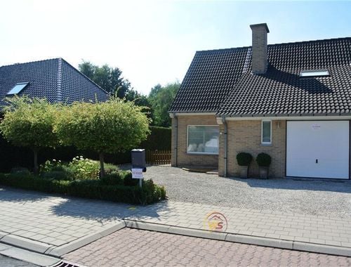                                         Maison à louer à Wevelgem, € 975
