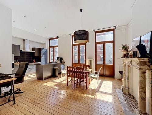                                         Appartement à louer à Ixelles, € 1.350
