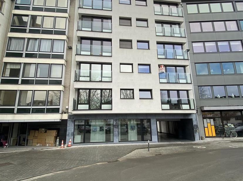 Garage te huur in Geraardsbergsestraat 12 bus 7,
                    9300 Aalst