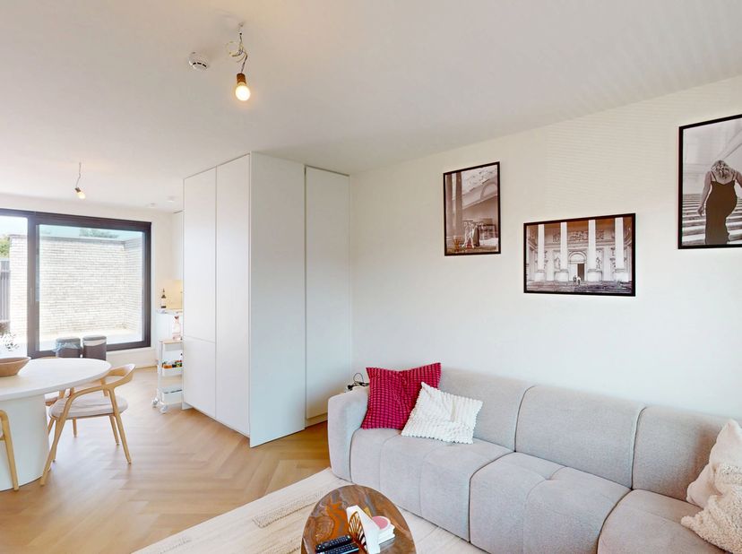 <br />
Nieuwbouw duplexappartement met zonnig terras in kleinschalig gebouw te Wilrijk<br />
In een kleinschalig nieuwbouwproject met slechts twee woo