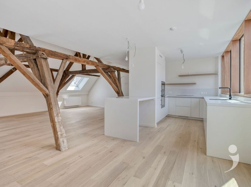 Verkoop onder het btw-stelsel. <br />
<br />
Droomt u van een exclusieve woonst in een uniek historisch kader? Dan is deze uitzonderlijke penthouse