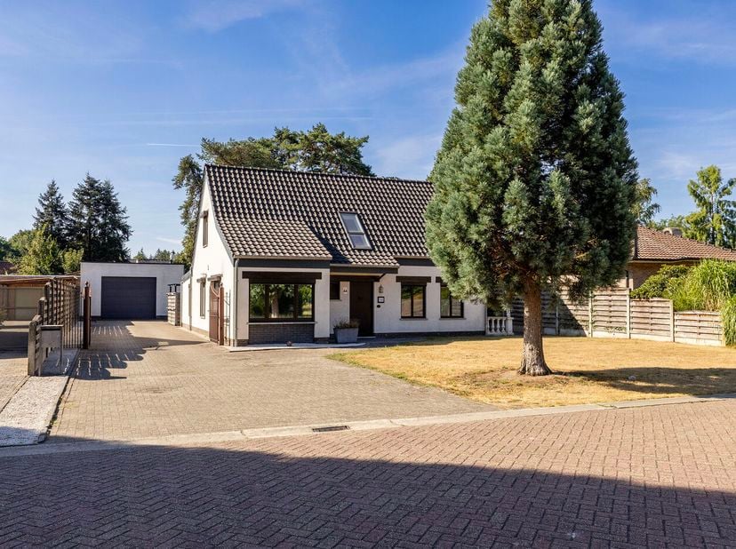 Op zoek naar een charmante woning op een rustige ligging, maar toch vlak bij alle belangrijke voorzieningen? <br />
Deze aangename woning in een doodl