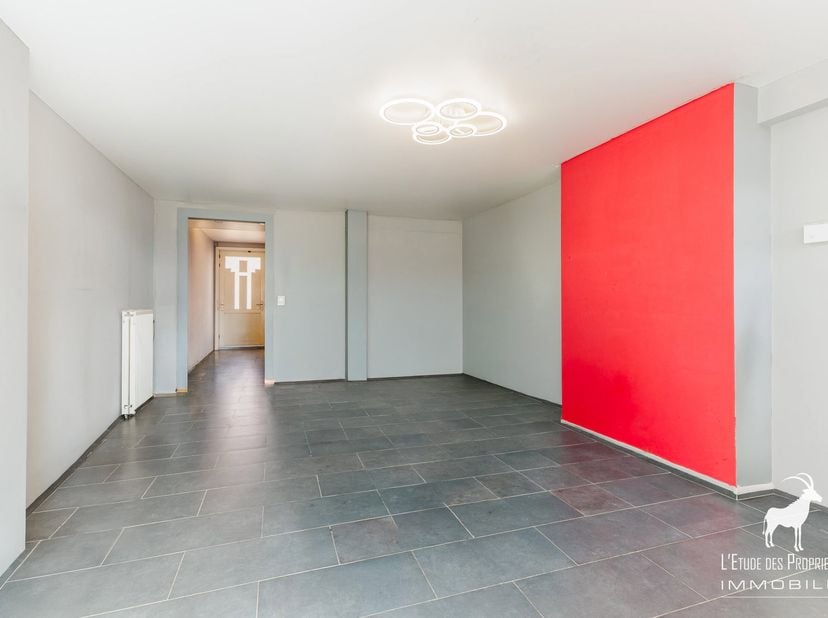 Makelaarsreferentie: V7170-509<br />
*** VIRTUELE TOUR: https://immo360.immo-facile.com/vtour/fr/8zlmgq/frame ***<br />
Ontdek deze prachtige woning i