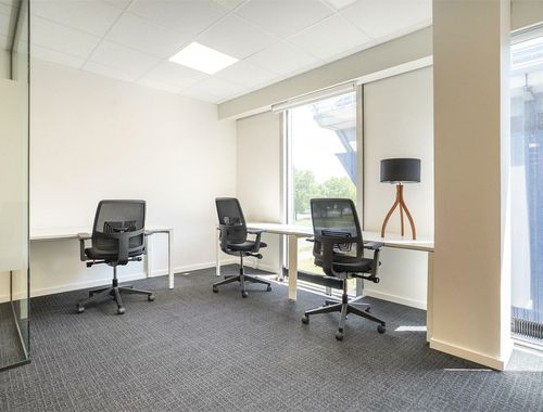                                         Immeuble de bureaux à louer à Antwerpen, € 879
