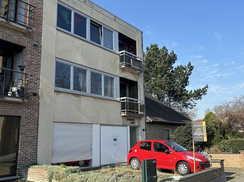 Interessante OPBRENGSTEIGENDOM met 3 wooneenheden en garage te koop in Sint-Pieters Brugge.  **  + Thans 100 % verhuurd!  **  + Steeds vlot verhuurd!