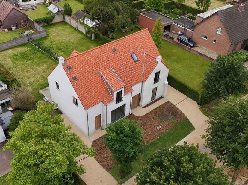 Ruime landelijke nieuwbouwwoning (208m²) in het rustige en groene Kortessem<br />
<br />
Op de Lievehereboomstraat ter hoogte van huisnummer 14 bied