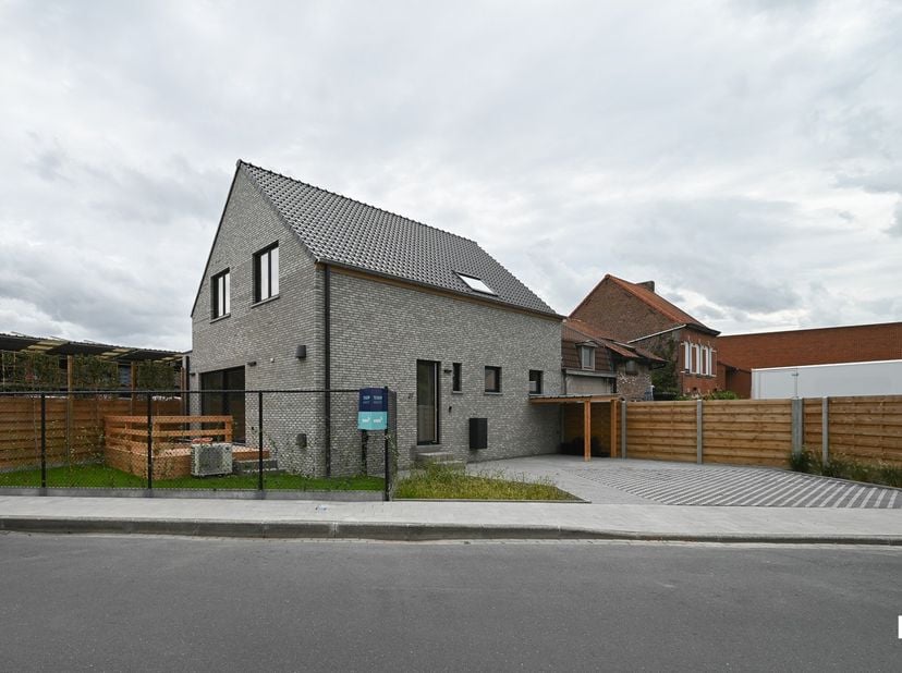 Huis te koop in Mentenhoekstraat 27,
                    8870 Izegem