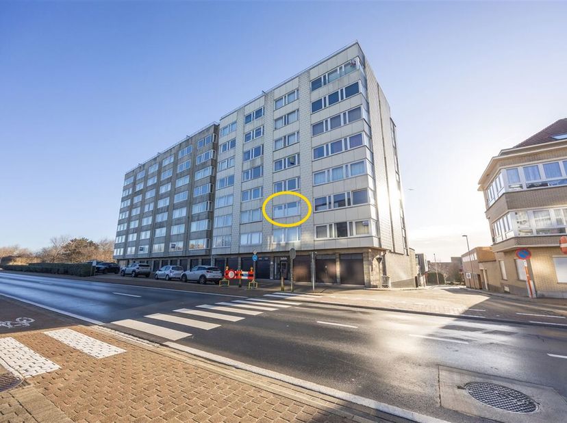 Studio très spacieux (46 m²) au coeur du centre commercial, à proximité du Zeedijk. Agencement: séjour très spacieux, cuisine séparée, hall dentrée av