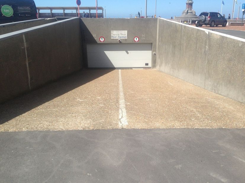Garage te huur in Zeedijk Wenduine 1 bus 87,
                    8420 Wenduine