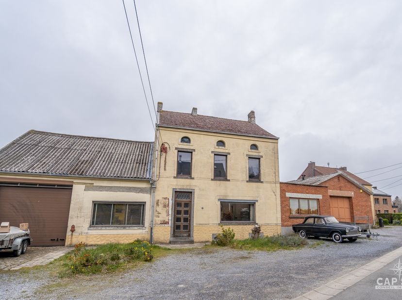 À Sart-Dames-Avelines (1495 Villers-la-Ville) – Cap Sud vous propose cet ensemble immobilier à très fort potentiel, implanté sur un terrain de 14a47ca