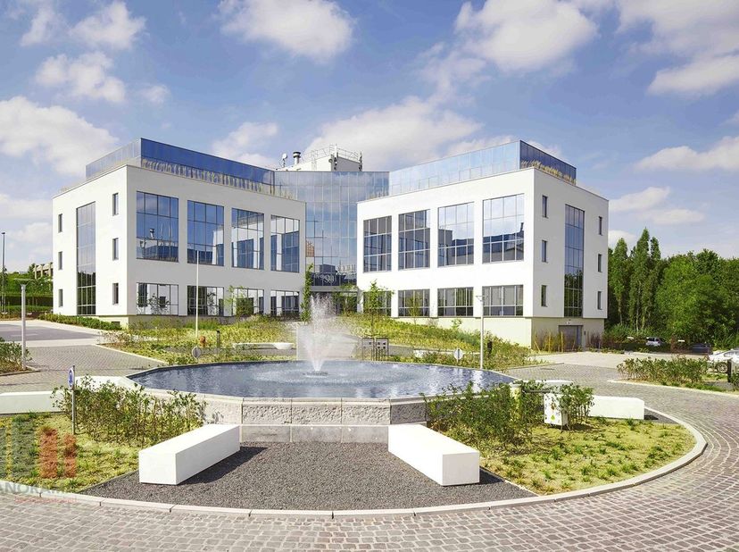 Kwalitatieve kantoorruimtes van 207&amp;nbsp;m² beschikbaar in Zaventem, gelegen op een absolute toplocatie met uitstekende visibiliteit vanaf de Brussels