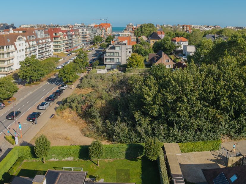 2 loten bouwgrond gelegen in de Leopold-II-Laan en de Madeliefjesweg te Oostduinkerke. Betreft verkoop van aandelen of share deal! Perceel van 784m² u