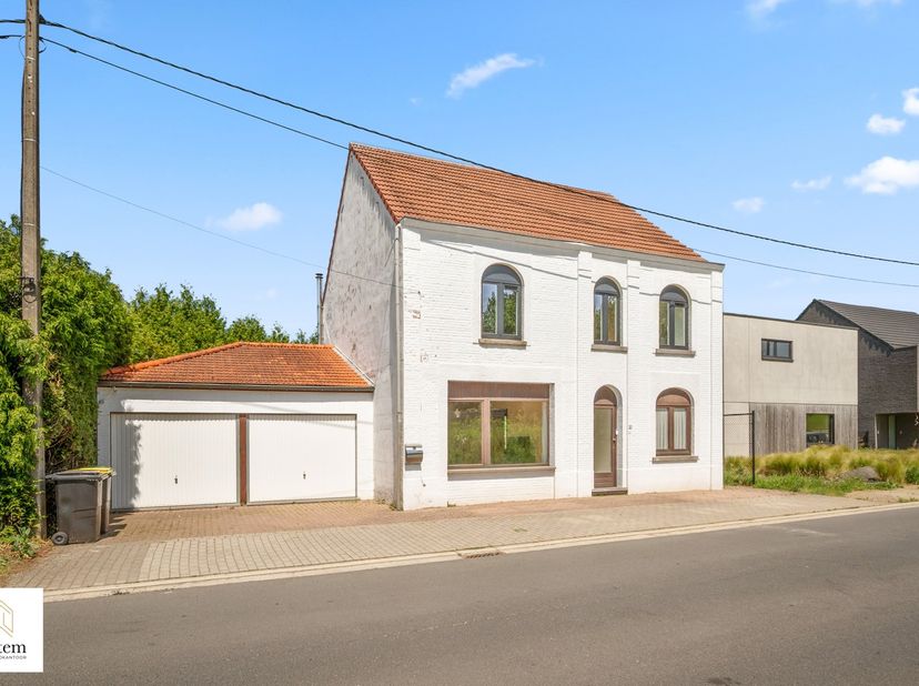 Instapklare open bebouwing met enorm potentieel op toplocatie<br />
<br />
Bent u op zoek naar een ruime woning met karakter, potentieel én een uitste