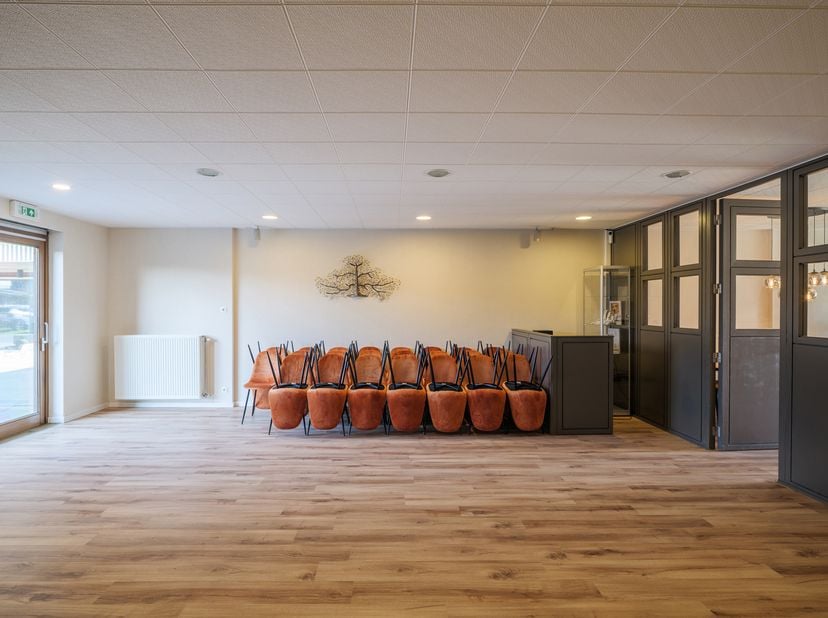 Gelijkvloers appartement met commerciële bestemming en private buitenruimte!<br />
<br />
In de residentie Salta, langs de Evergemsesteenweg in Wondel