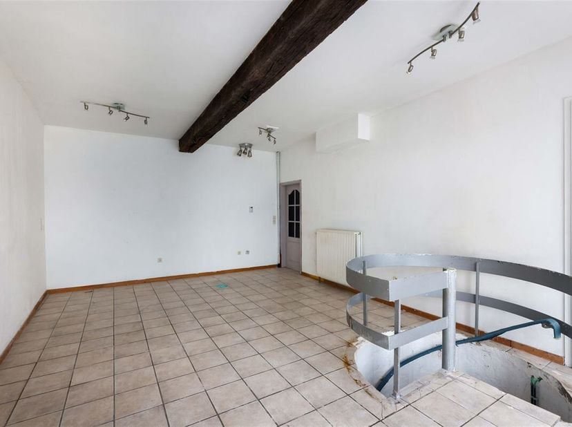 Handelshuis op toplocatie in het centrum van Sint-Truiden <br />
Omgeving:<br />
+ Ideale ligging op slechts 1km van de Grote Markt, dé hotspot voor h