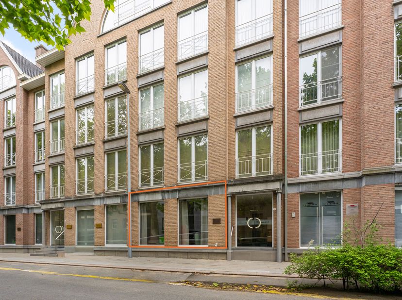 Kantoorruimte te koop op toplocatie in hartje Kortrijk.<br />
Bent u op zoek naar een instapklare kantoorruimte op een uiterst strategische ligging in