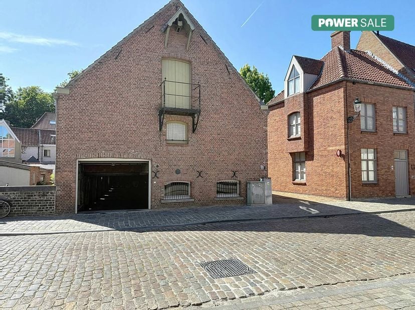 Garage à vendre à Oostmeers 122 boîte 7,
                    8000 Brugge