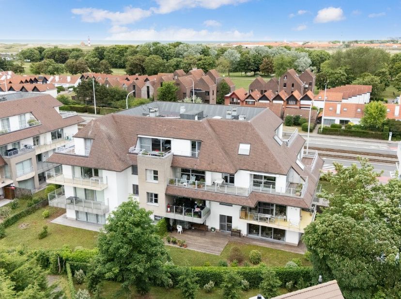 Garagebox te koop op een uitstekende locatie in Nieuwpoort-Bad. Op wandelafstand van de dijk, winkels en restaurants. De garage is vlot bereikbaar, bi