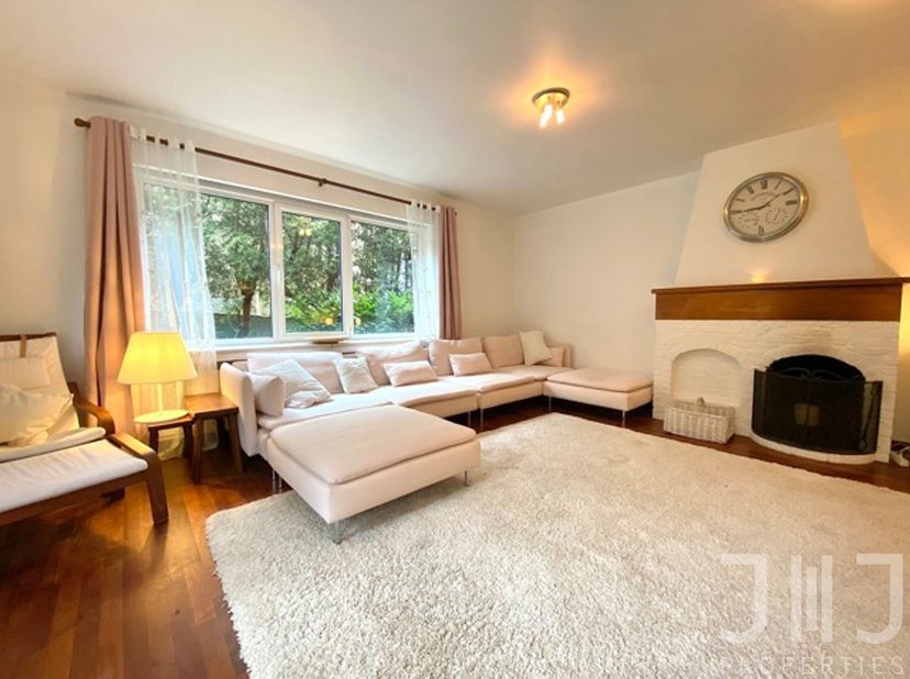 ----- Forêt de Soignes -----<br />
J&amp;amp;J Properties vous propose ce spacieux appartement entièrement meublé de 2 chambres, idéalement situé dans une